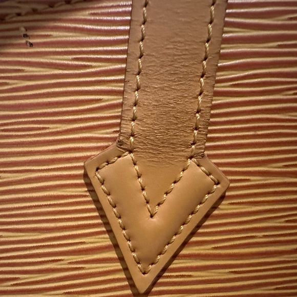 EUC. Louis Vuitton Epi Yellow St. Jacques Hand Bag. - Picture 16 of 16